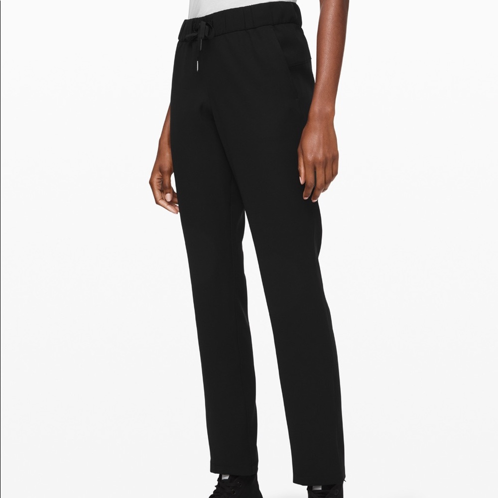 Lululemon On The Fly Woven 7/8 pants NWT